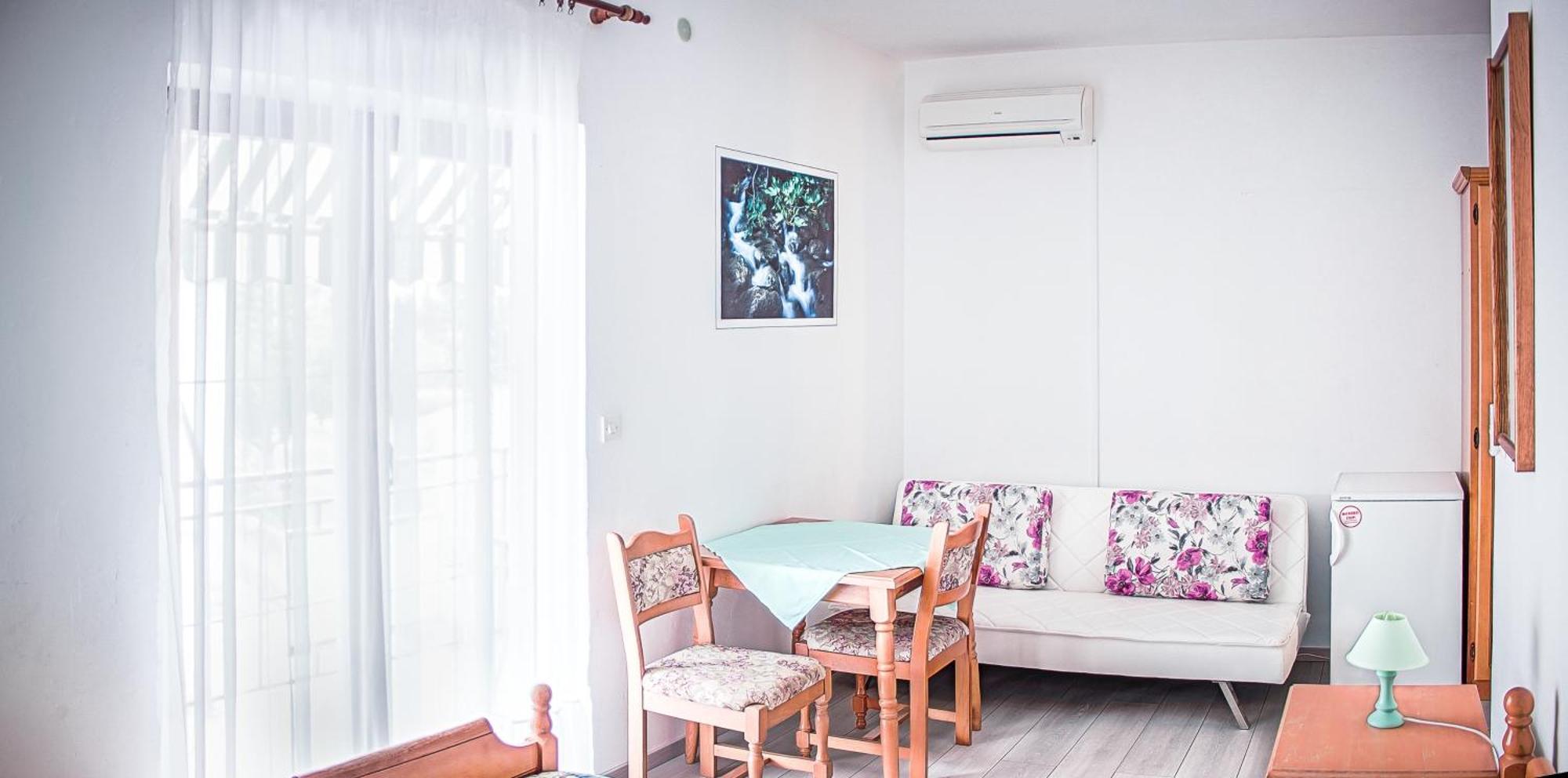 Apartments And Rooms Mare-Monti スタリグラード 部屋 写真