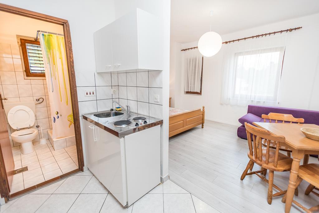 Apartments And Rooms Mare-Monti スタリグラード エクステリア 写真