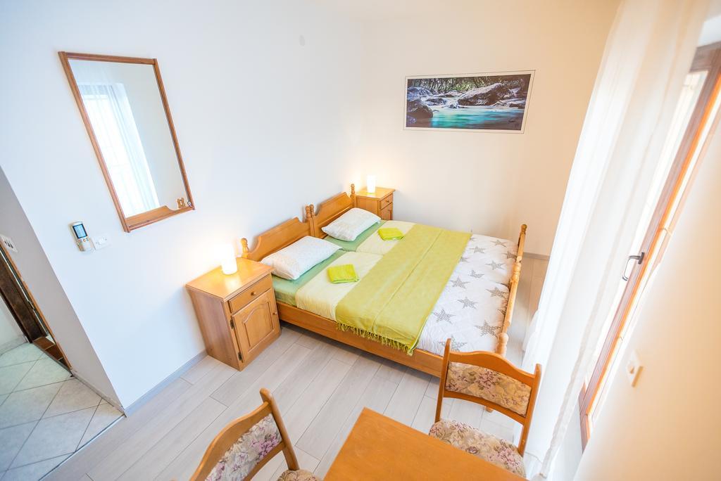 Apartments And Rooms Mare-Monti スタリグラード エクステリア 写真
