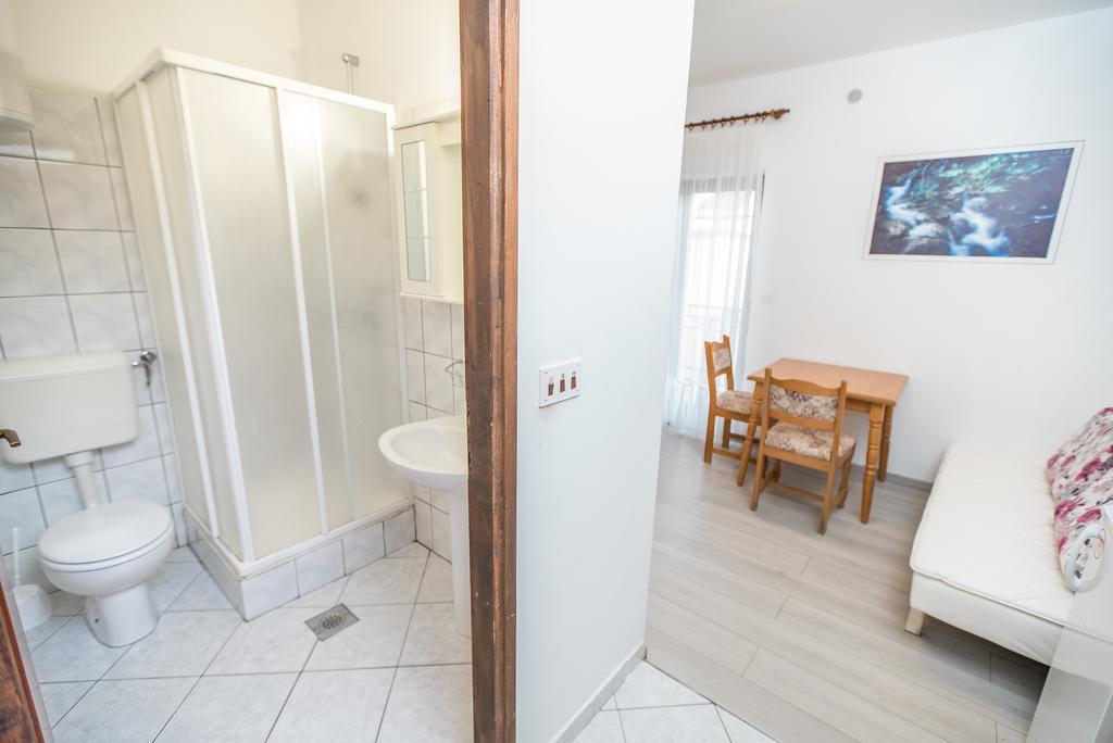 Apartments And Rooms Mare-Monti スタリグラード エクステリア 写真