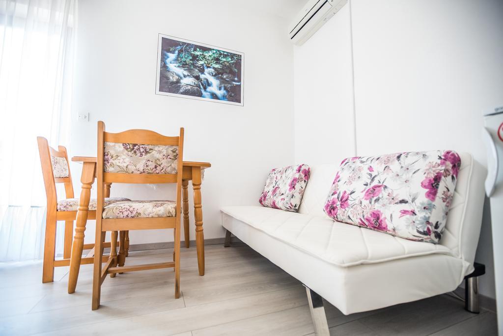 Apartments And Rooms Mare-Monti スタリグラード エクステリア 写真