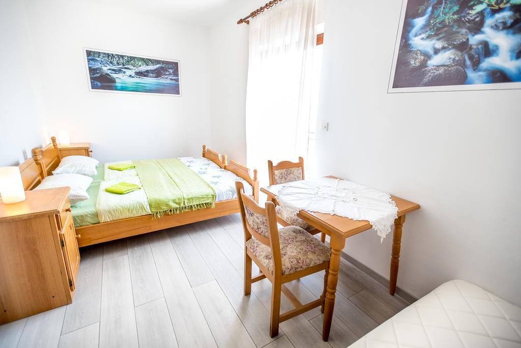 Apartments And Rooms Mare-Monti スタリグラード エクステリア 写真