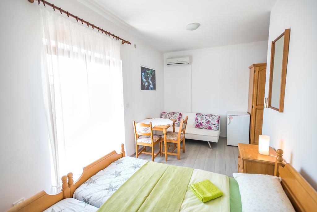Apartments And Rooms Mare-Monti スタリグラード エクステリア 写真