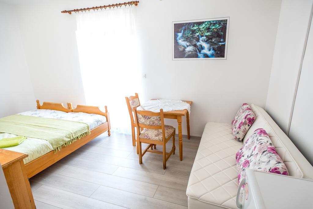 Apartments And Rooms Mare-Monti スタリグラード エクステリア 写真