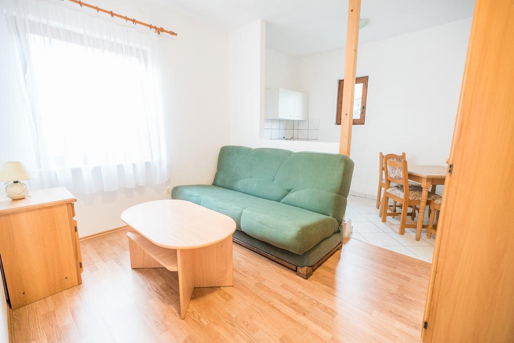 Apartments And Rooms Mare-Monti スタリグラード エクステリア 写真
