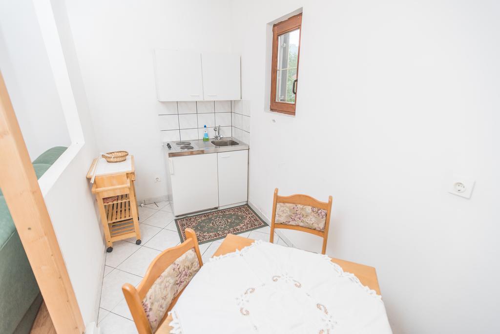 Apartments And Rooms Mare-Monti スタリグラード エクステリア 写真