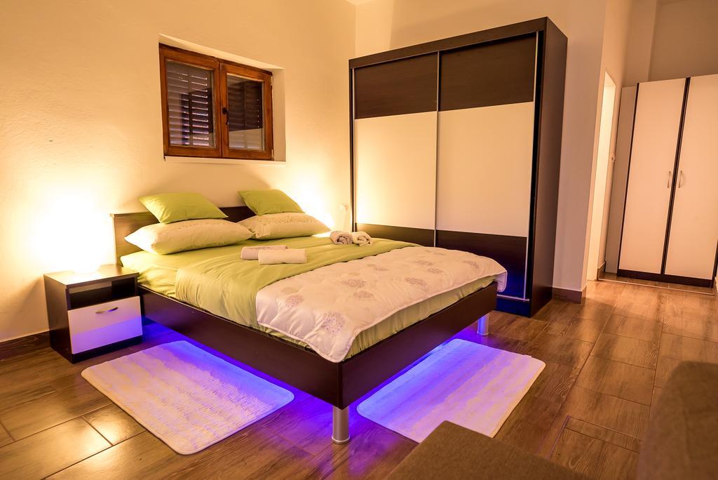Apartments And Rooms Mare-Monti スタリグラード エクステリア 写真