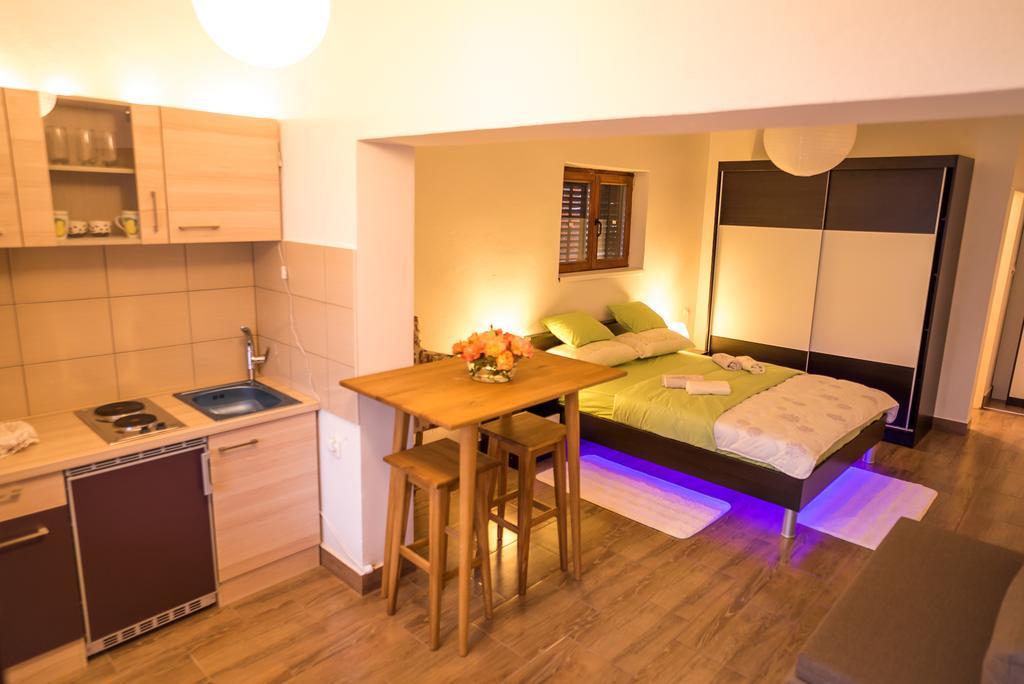 Apartments And Rooms Mare-Monti スタリグラード エクステリア 写真